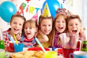 enfants-celebrent-fete-anniversaire